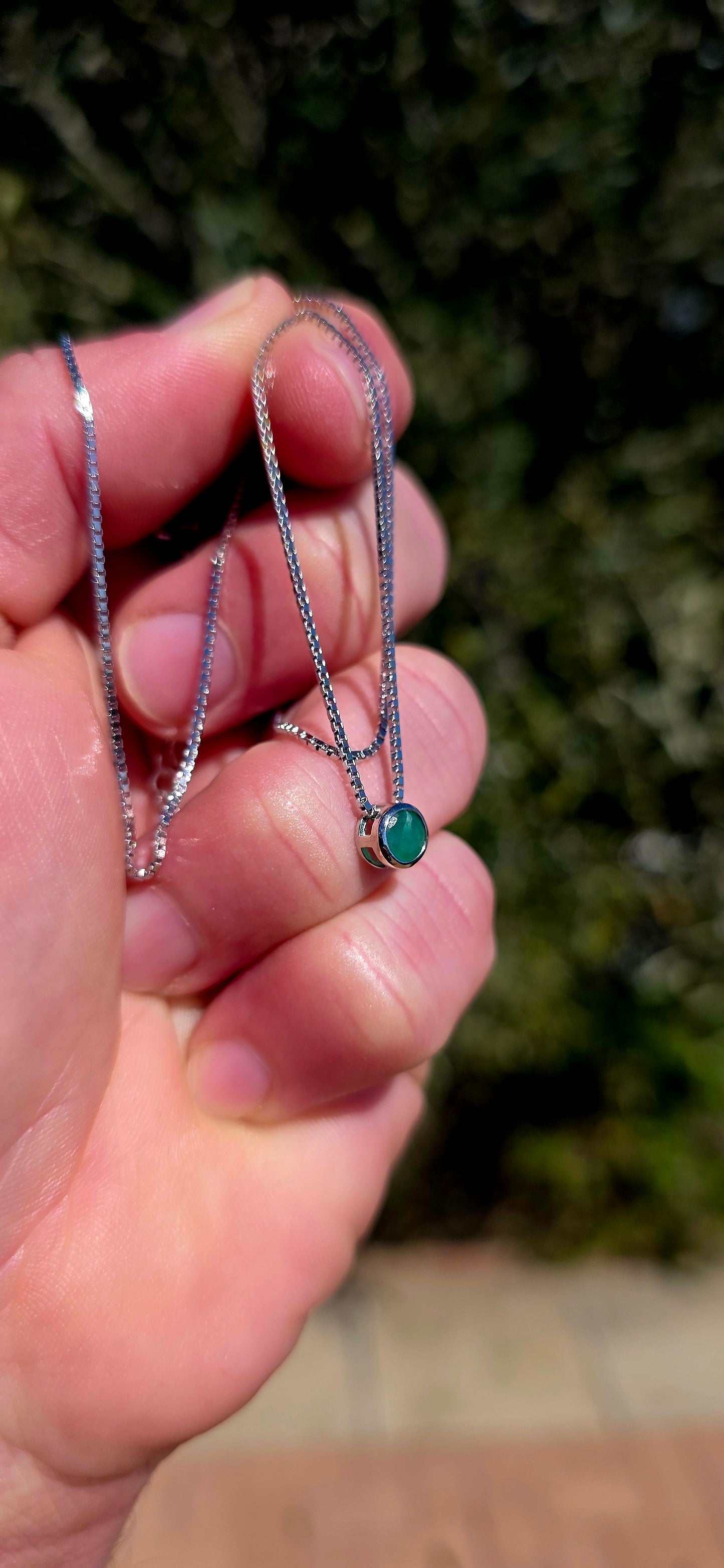 Minimalistic and beautifully UNISEX! This sterling silver necklace proves that sometimes the simplest jewels make the biggest impact!
