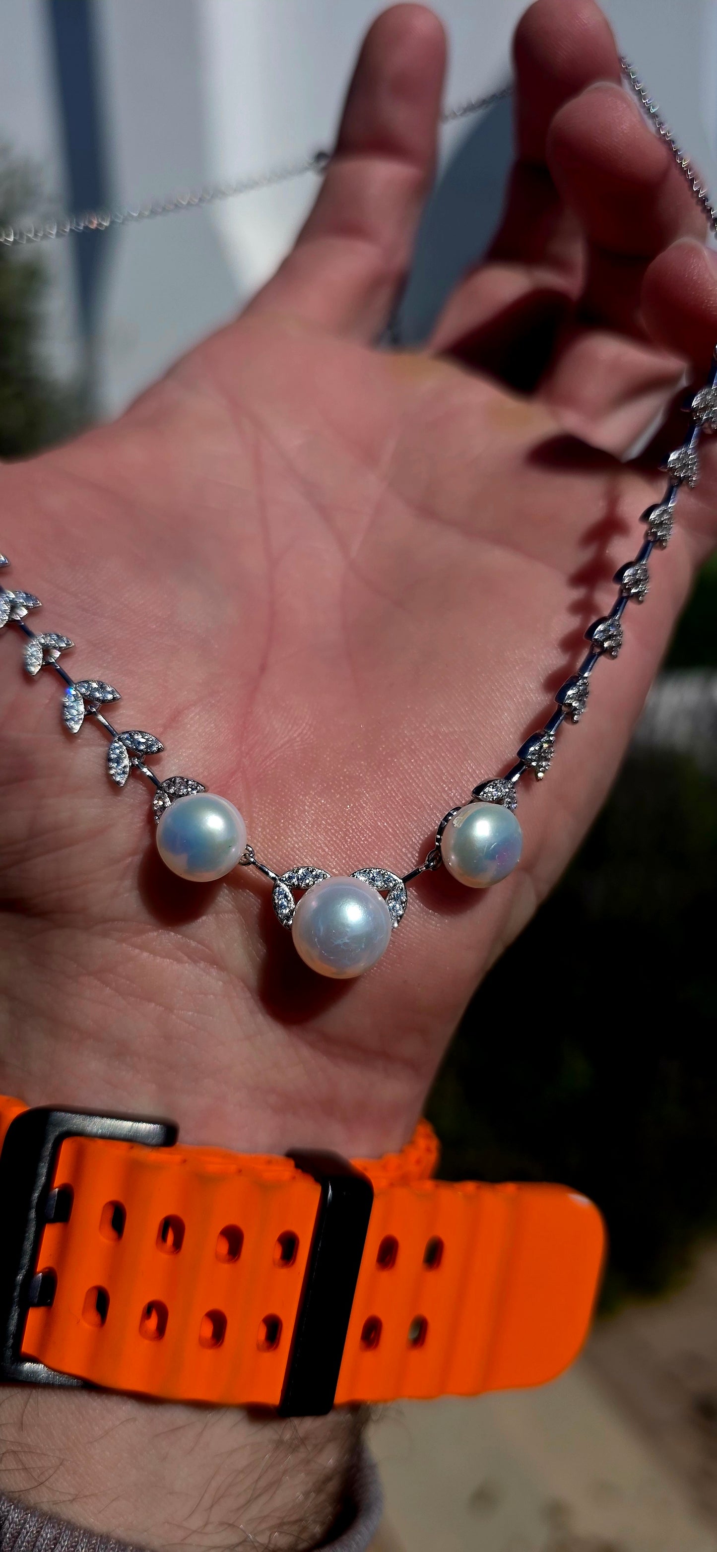 Elegant, feminine and beautifully timeless! This gorgeous Art Deco Revival necklace is crafted in solid sterling silver, combining lustrous freshwater pearls with sparkling, stylised leaf detailing.