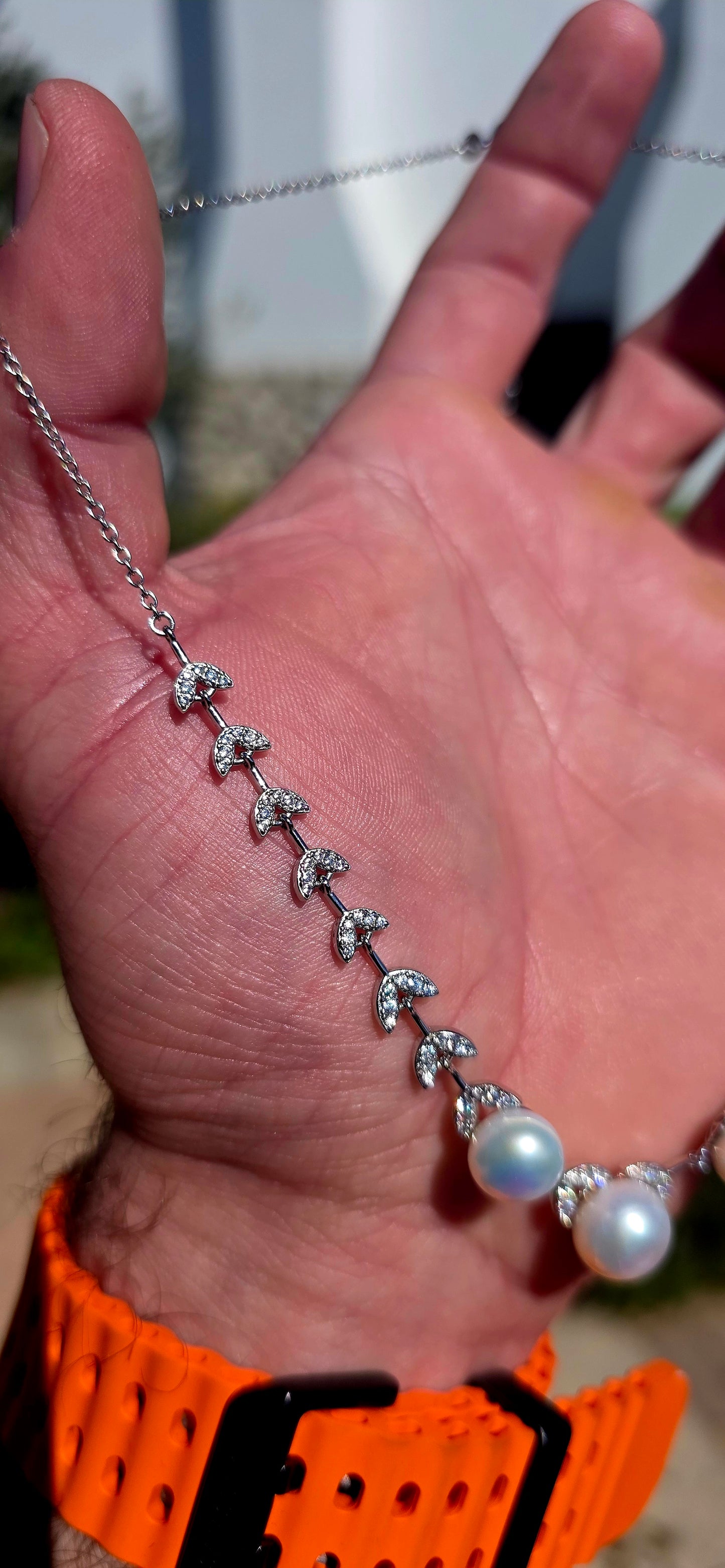 Elegant, feminine and beautifully timeless! This gorgeous Art Deco Revival necklace is crafted in solid sterling silver, combining lustrous freshwater pearls with sparkling, stylised leaf detailing.