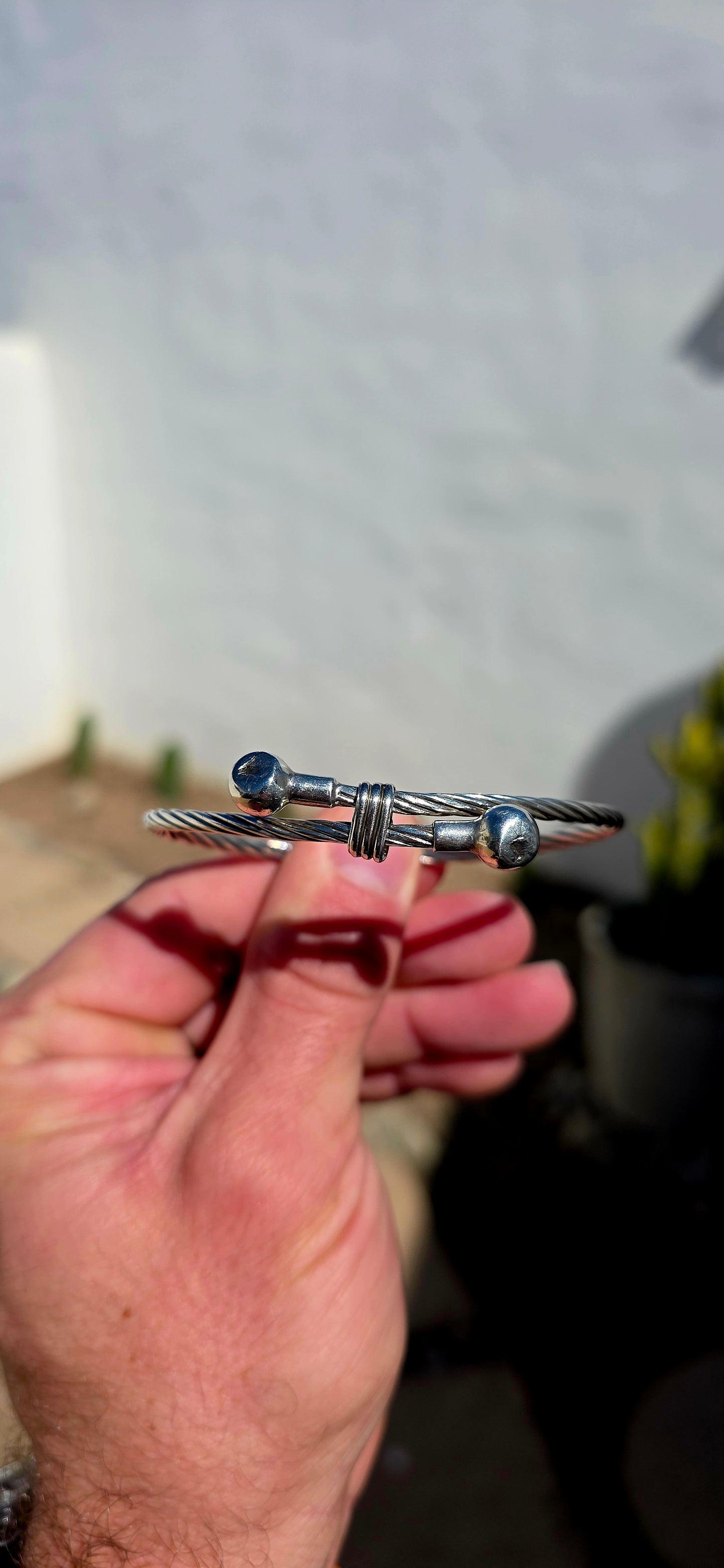 Simple, chunky and UNISEX! This vintage sterling silver bracelet features a fabulous twisted cable-style band, wrapping around the wrist and finished with two polished spherical terminals.