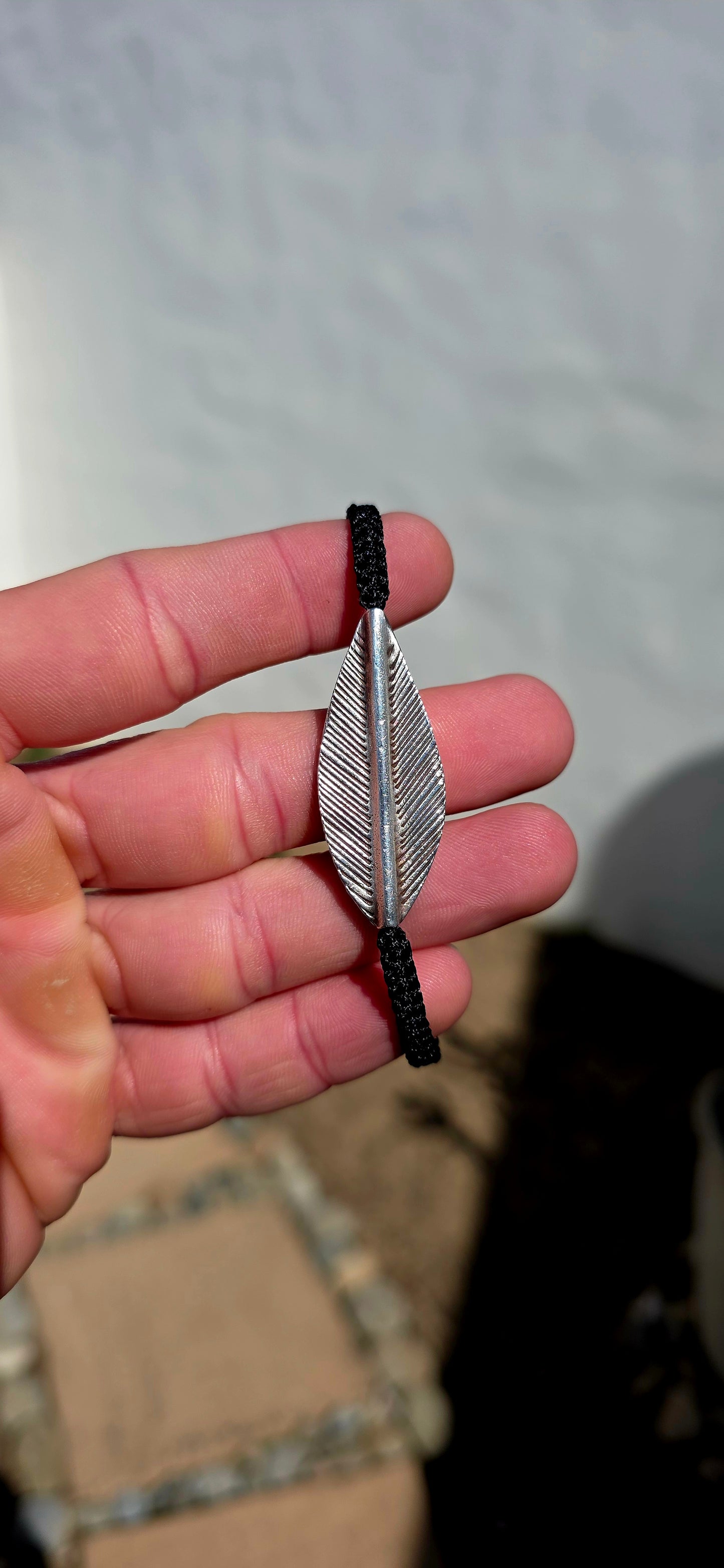 Simple, earthy and effortlessly cool! This artisan-made UNISEX macramé bracelet features a generously sized solid sterling silver feather centrepiece, beautifully detailed with fine engraved lines.