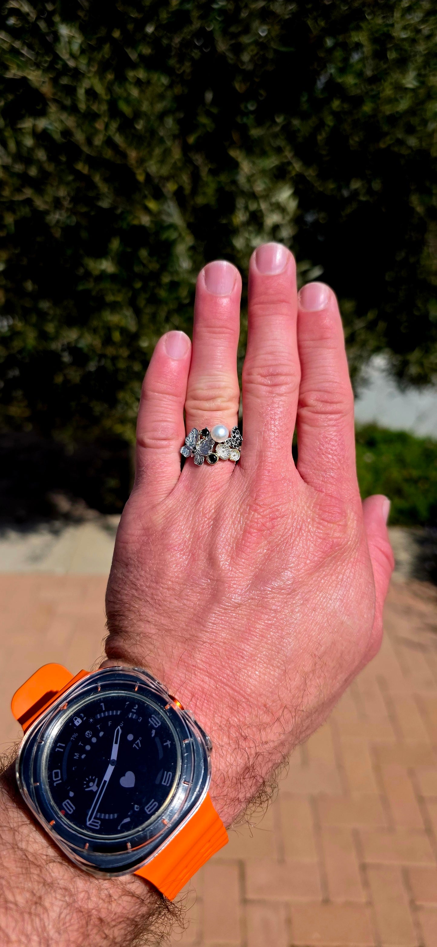 Straight from a magical woodland! This wonderfully whimsical statement ring is crafted in solid sterling silver, with the band beautifully formed to resemble twisting tree branches and twigs.