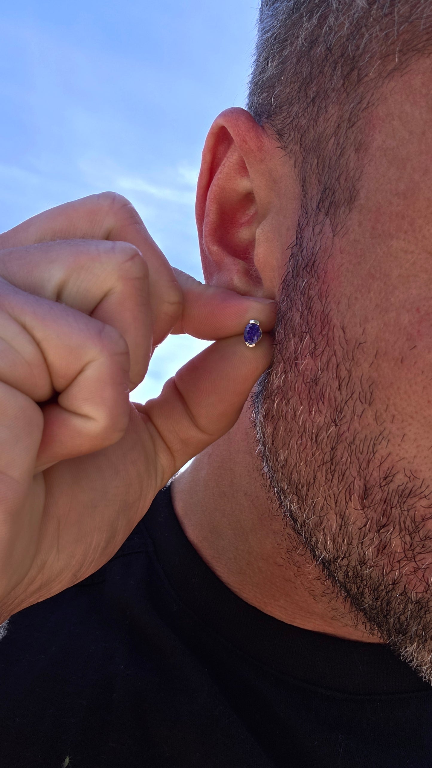 Small but striking ! These minimalist solitaire studs are crafted in polished sterling silver, each featuring a beautiful oval-cut natural tanzanite.