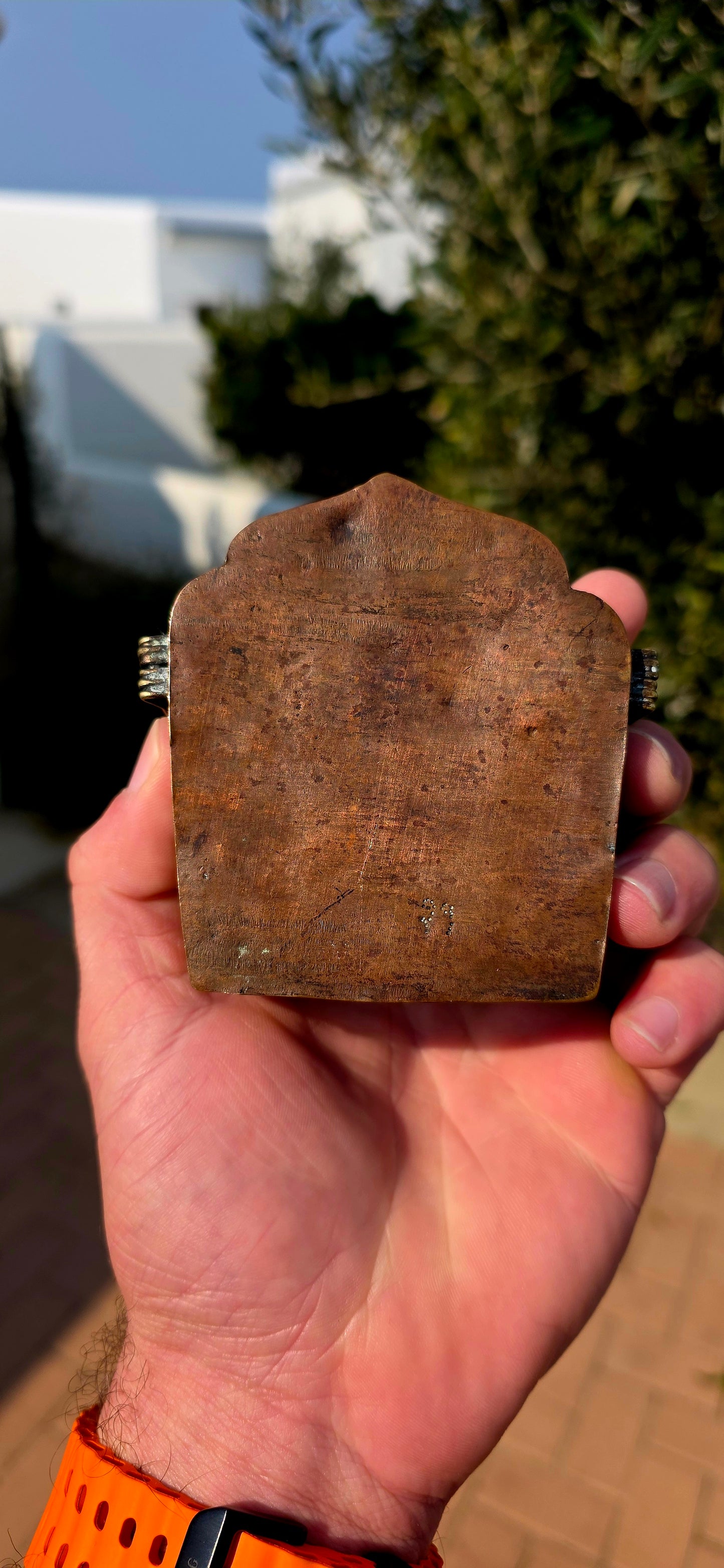 Now THIS is a special find! Dating to approximately the late 19th / early 20th century, c.1880–1910, this wonderful antique Tibetan Ga’u (Gau) portable prayer box / reliquary shrine is beautifully handcrafted from silver and copper.