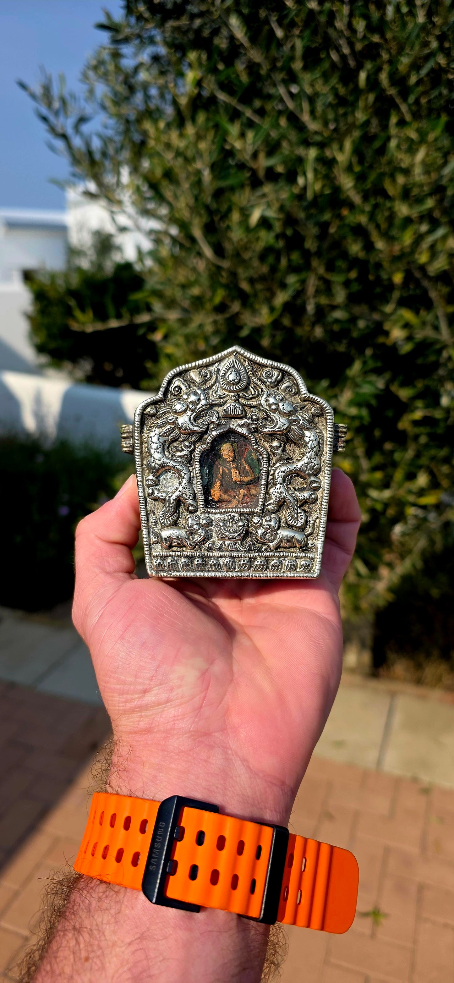 Now THIS is a special find! Dating to approximately the late 19th / early 20th century, c.1880–1910, this wonderful antique Tibetan Ga’u (Gau) portable prayer box / reliquary shrine is beautifully handcrafted from silver and copper.