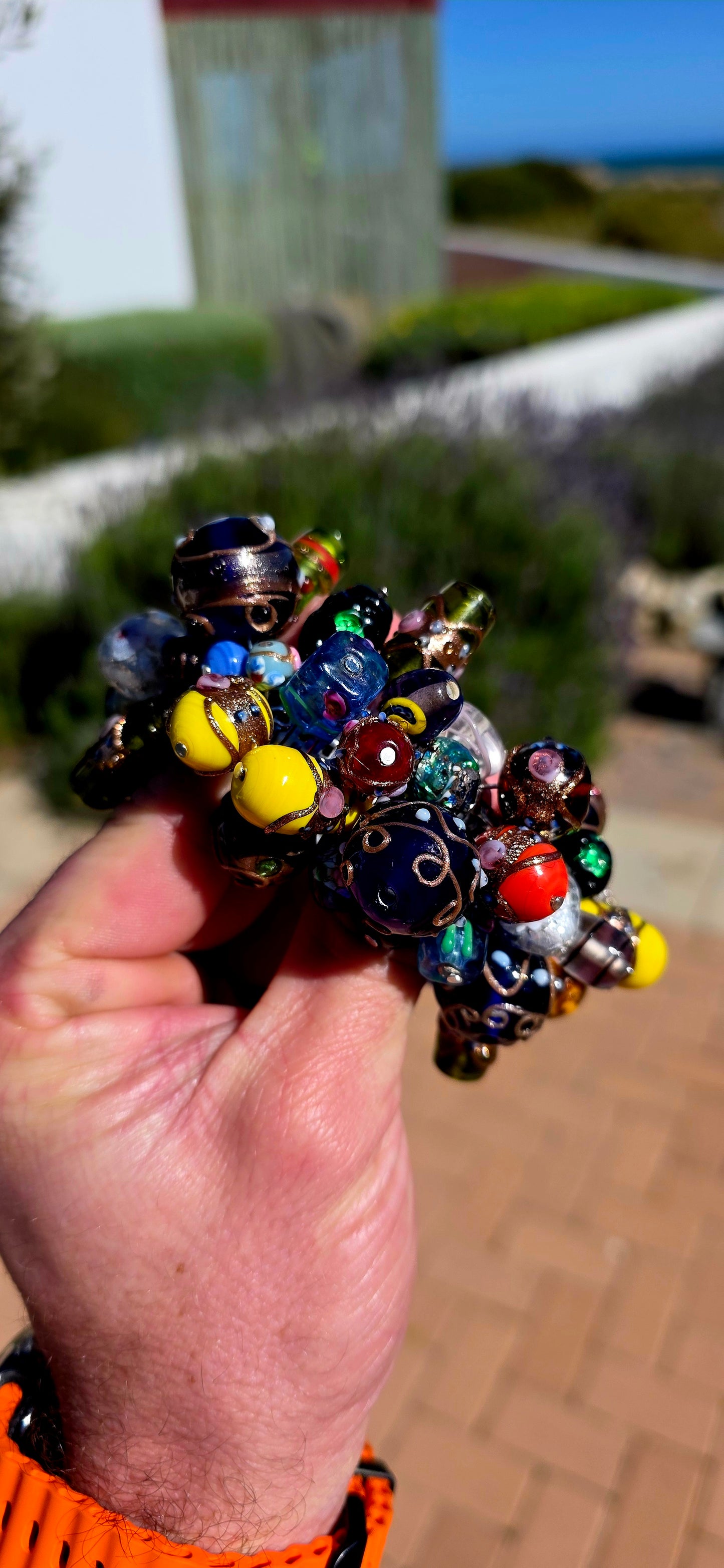 Now THIS is a bracelet that knows how to make an entrance!  An absolutely fabulous vintage cha-cha bracelet, gloriously chunky, colourful and packed with one of the most beautiful collections of Venetian/Murano-style art glass beads I’ve seen in a while.