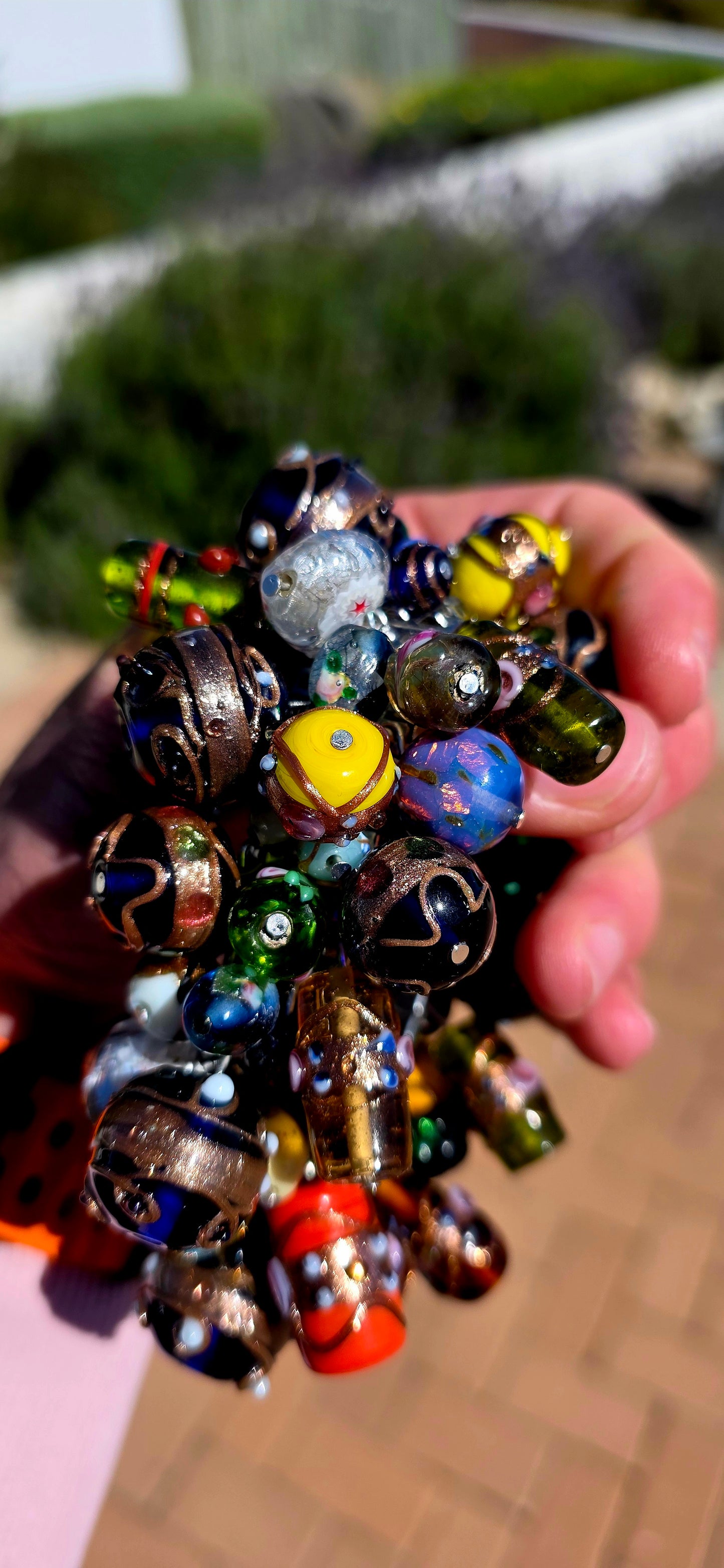 Now THIS is a bracelet that knows how to make an entrance!  An absolutely fabulous vintage cha-cha bracelet, gloriously chunky, colourful and packed with one of the most beautiful collections of Venetian/Murano-style art glass beads I’ve seen in a while.