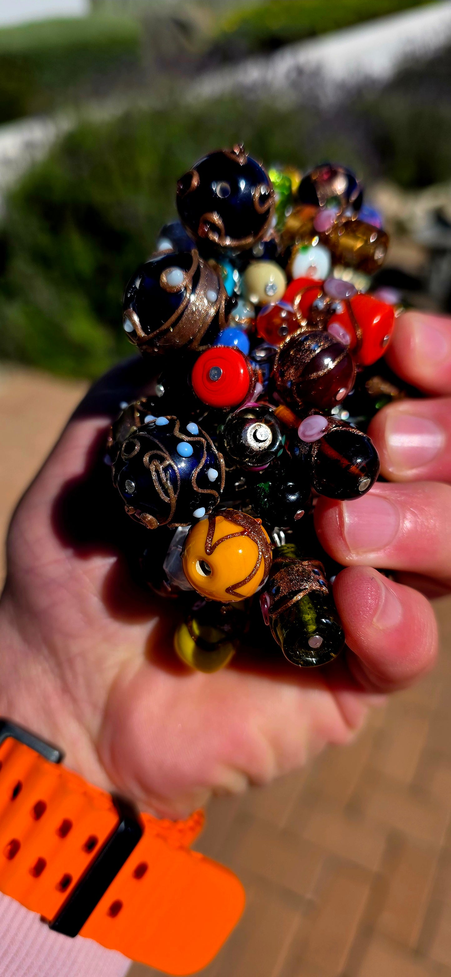 Now THIS is a bracelet that knows how to make an entrance!  An absolutely fabulous vintage cha-cha bracelet, gloriously chunky, colourful and packed with one of the most beautiful collections of Venetian/Murano-style art glass beads I’ve seen in a while.