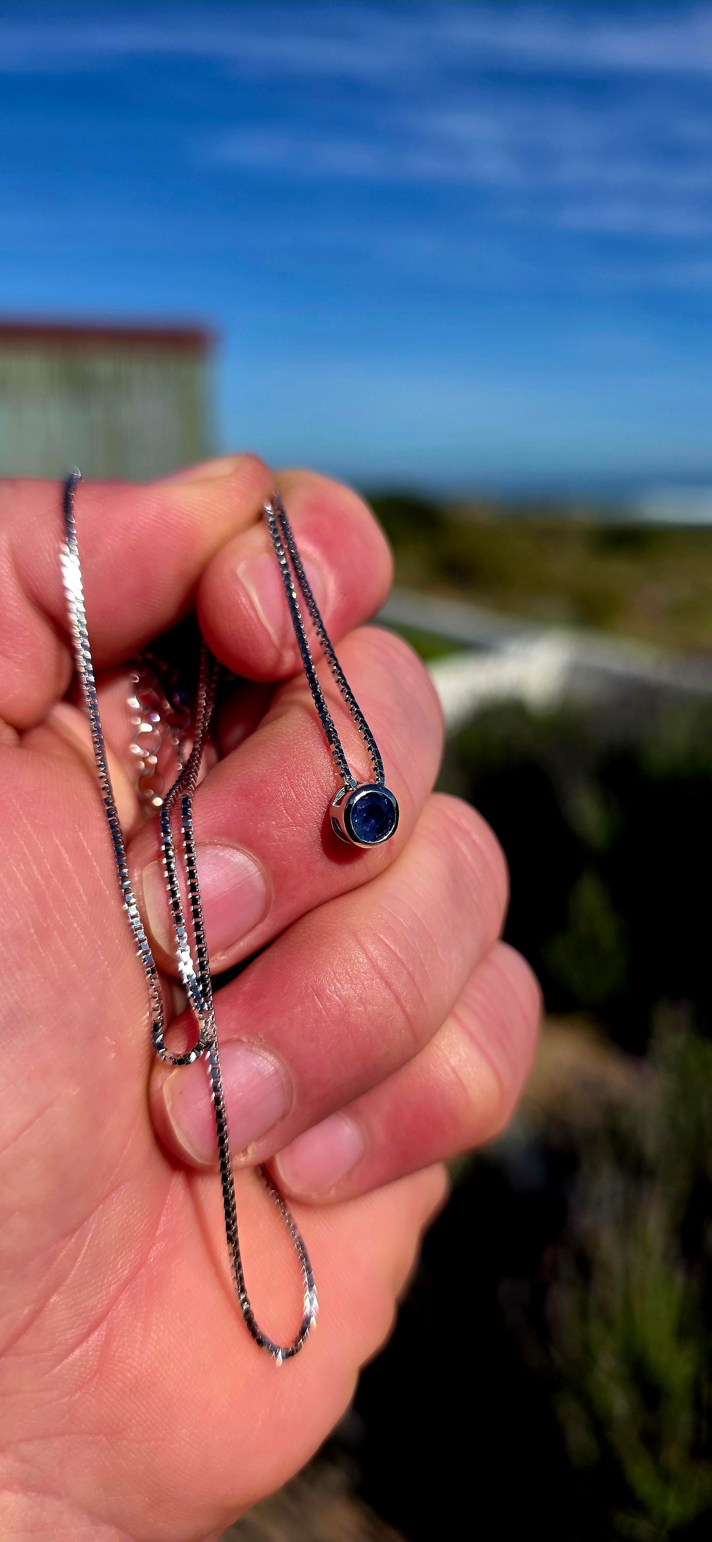 Minimalistic and beautifully UNISEX — this sterling silver necklace proves that sometimes one fabulous gemstone is all you need!