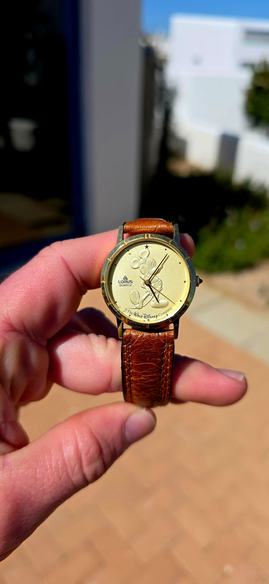 Such a fabulous little piece of Disney nostalgia! This vintage circa 1990s Lorus quartz watch features the one and only Mickey Mouse beautifully embossed across the champagne-gold dial.