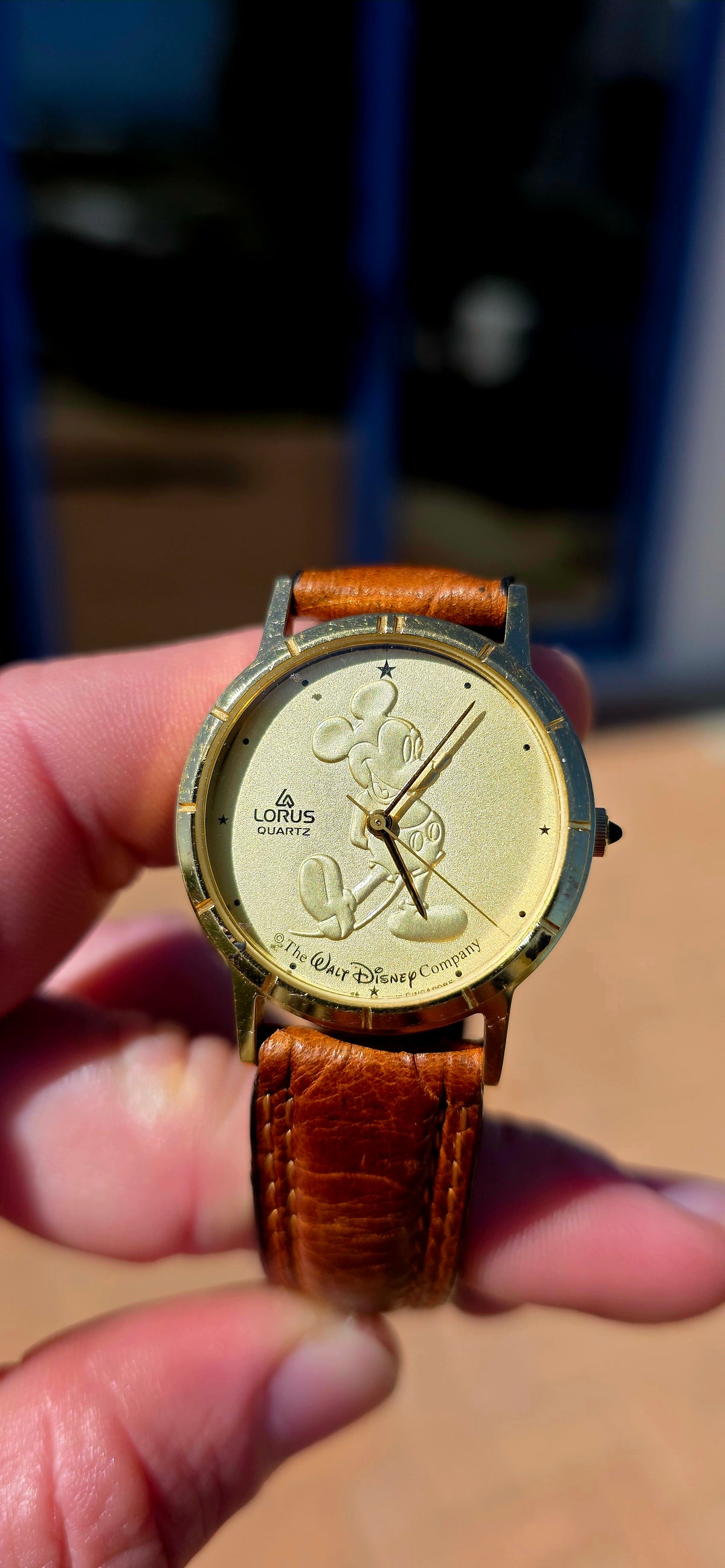Such a fabulous little piece of Disney nostalgia! This vintage circa 1990s Lorus quartz watch features the one and only Mickey Mouse beautifully embossed across the champagne-gold dial.
