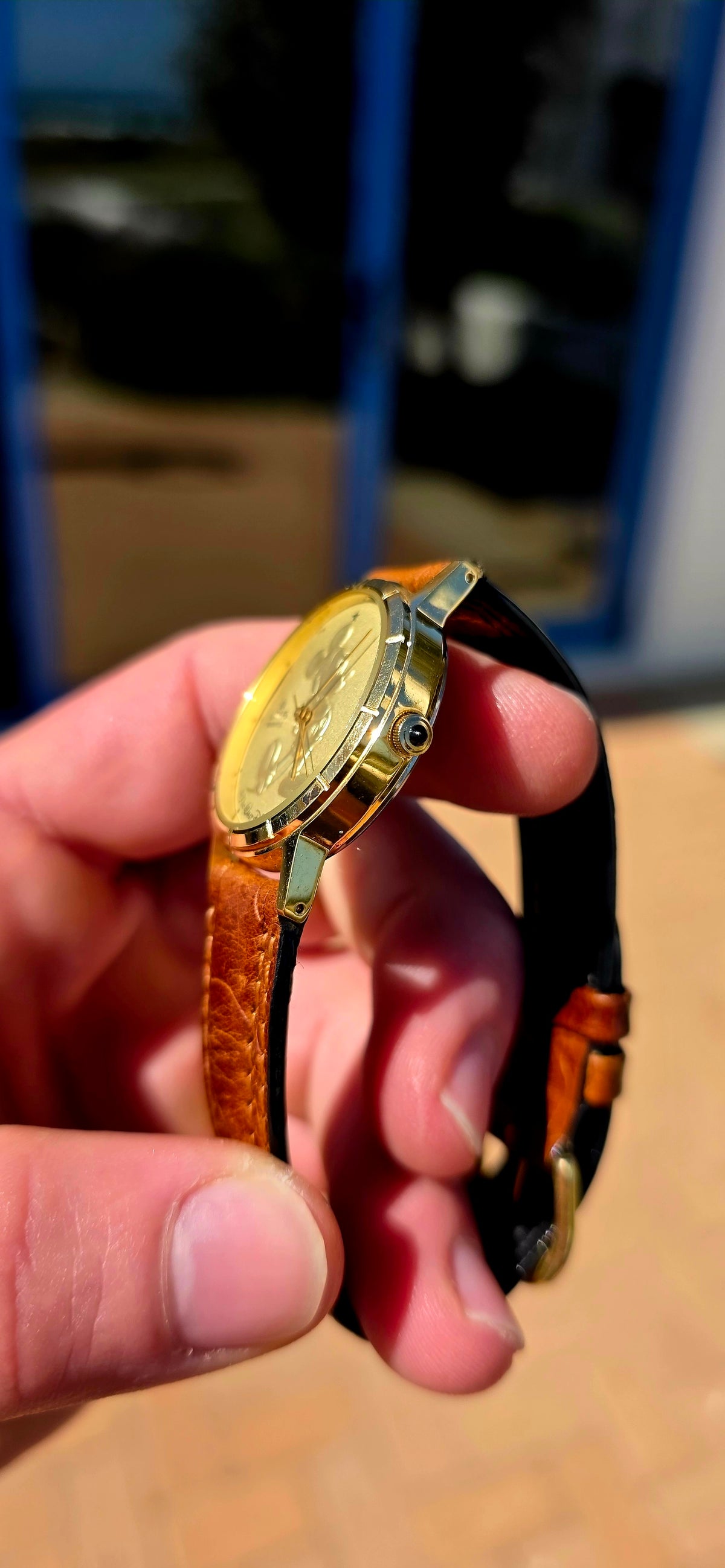 Such a fabulous little piece of Disney nostalgia! This vintage circa 1990s Lorus quartz watch features the one and only Mickey Mouse beautifully embossed across the champagne-gold dial.