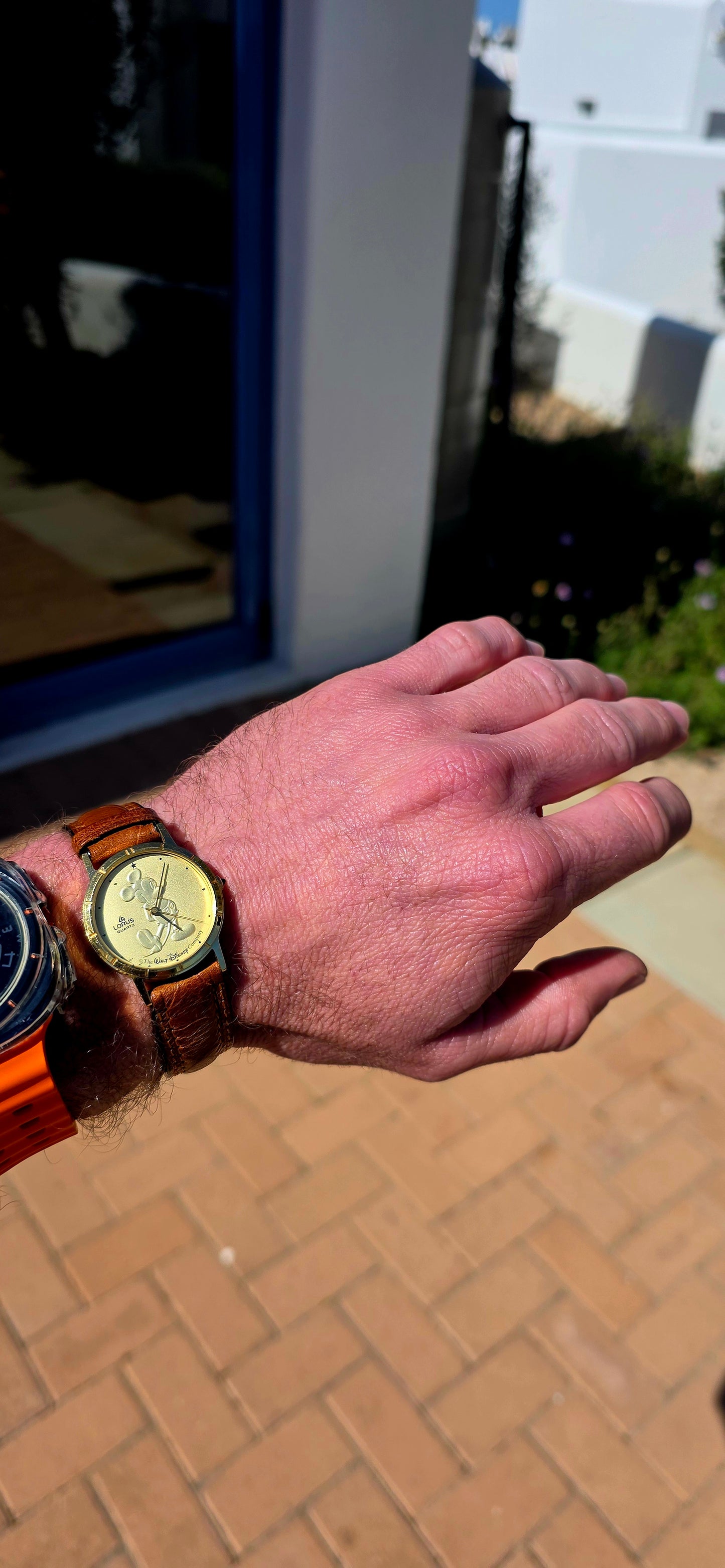Such a fabulous little piece of Disney nostalgia! This vintage circa 1990s Lorus quartz watch features the one and only Mickey Mouse beautifully embossed across the champagne-gold dial.