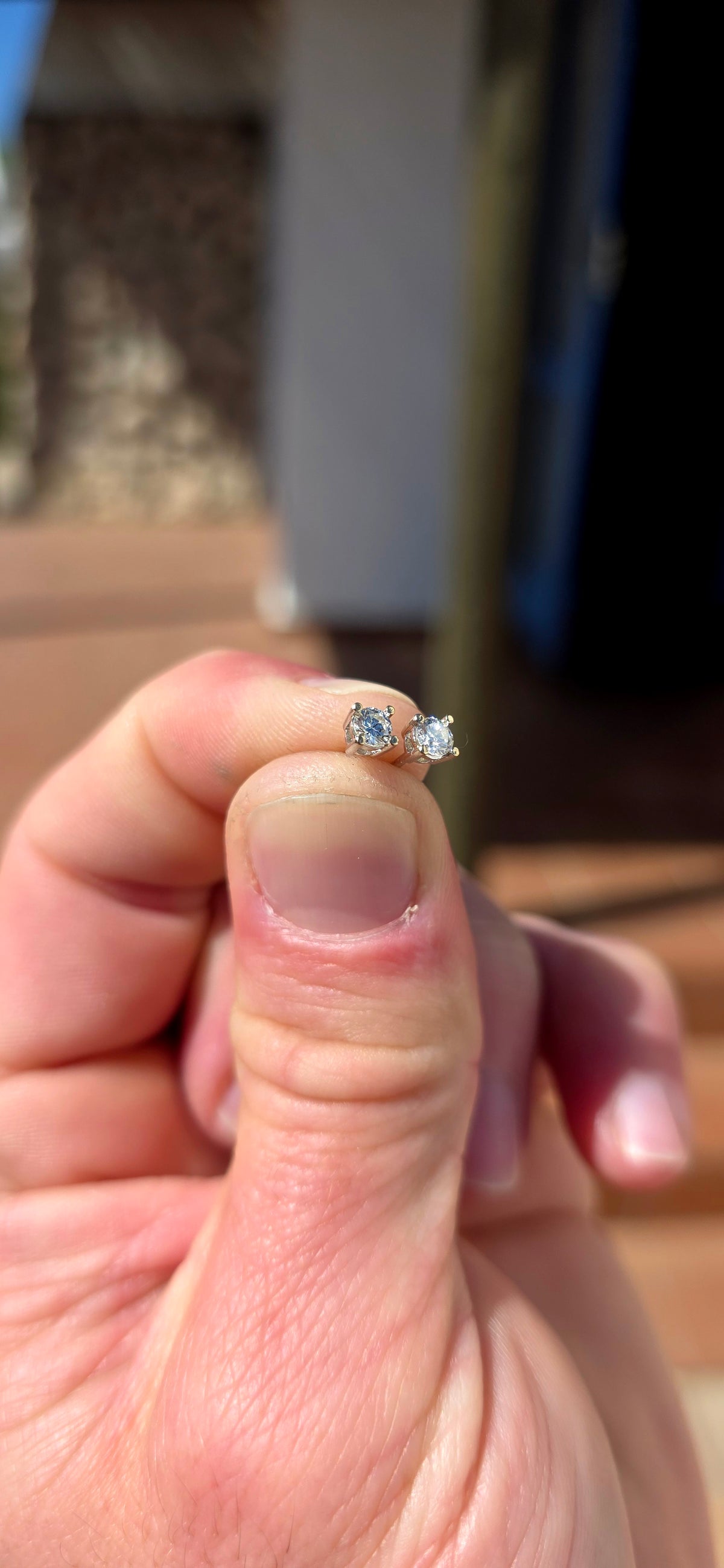 You simply cannot beat the classics! A timeless pair of UNISEX diamond solitaire stud earrings, beautifully crafted in solid 18ct white gold and designed to be worn for a lifetime.