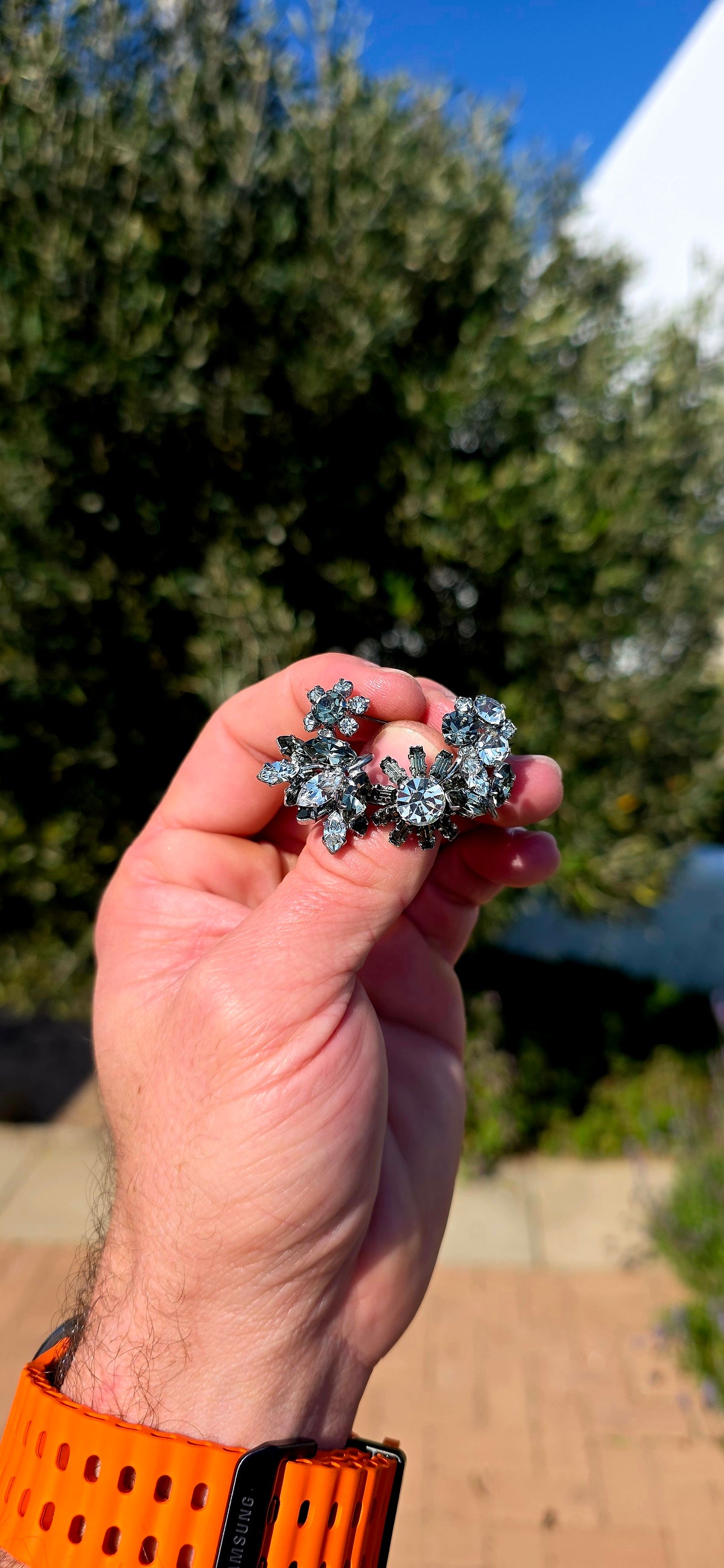WOW!!! This is vintage costume jewellery at its most glamorous! A spectacular circa 1960s Austrian crystal rhinestone necklace with its matching brooch, beautifully preserved as a complete set.