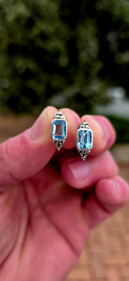 Beautifully elegant Art Deco revival sterling silver stud earrings, with all that wonderful geometric detailing we love from the era!