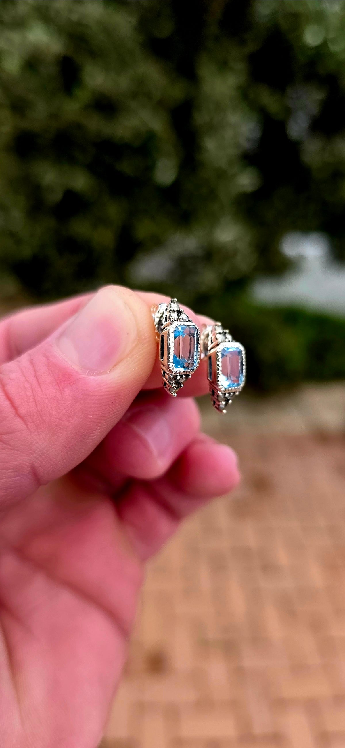 Beautifully elegant Art Deco revival sterling silver stud earrings, with all that wonderful geometric detailing we love from the era!