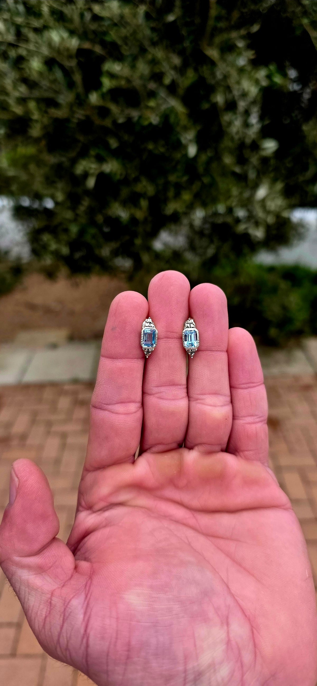 Beautifully elegant Art Deco revival sterling silver stud earrings, with all that wonderful geometric detailing we love from the era!