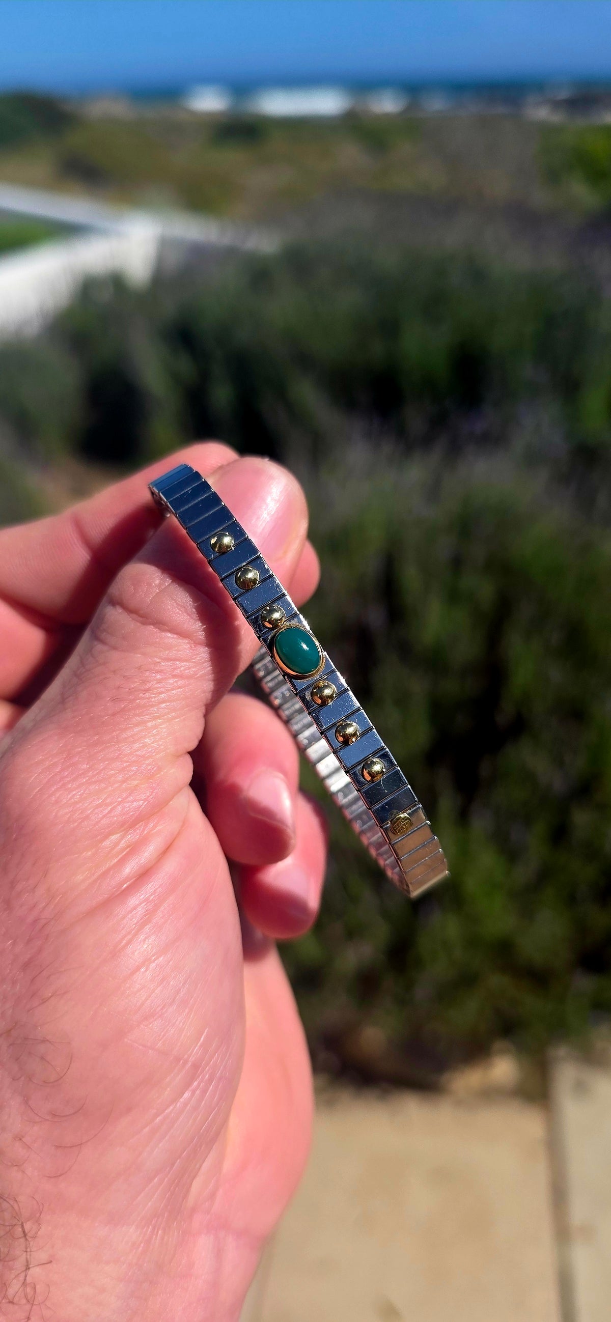 This beautifully UNISEX bracelet by Zoppini Italy combines sleek polished stainless steel with genuine solid 18ct yellow gold detailing — wonderfully minimalist, yet unmistakably luxurious.