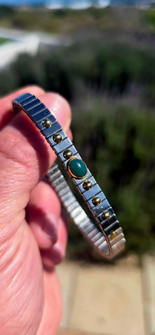 This beautifully UNISEX bracelet by Zoppini Italy combines sleek polished stainless steel with genuine solid 18ct yellow gold detailing — wonderfully minimalist, yet unmistakably luxurious.