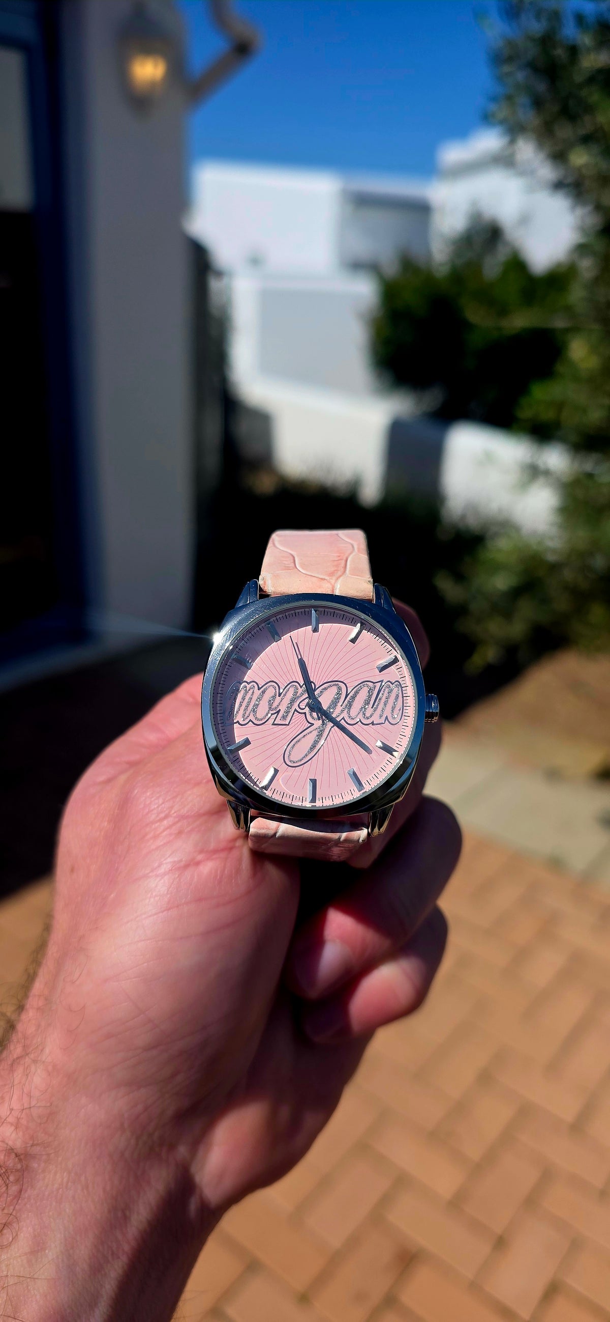 Ohhh this is wonderfully Y2K! A fabulous ladies’ designer quartz watch by French fashion label Morgan de Toi, combining a wonderfully feminine candyfloss-pink palette with a bold oversized dial.