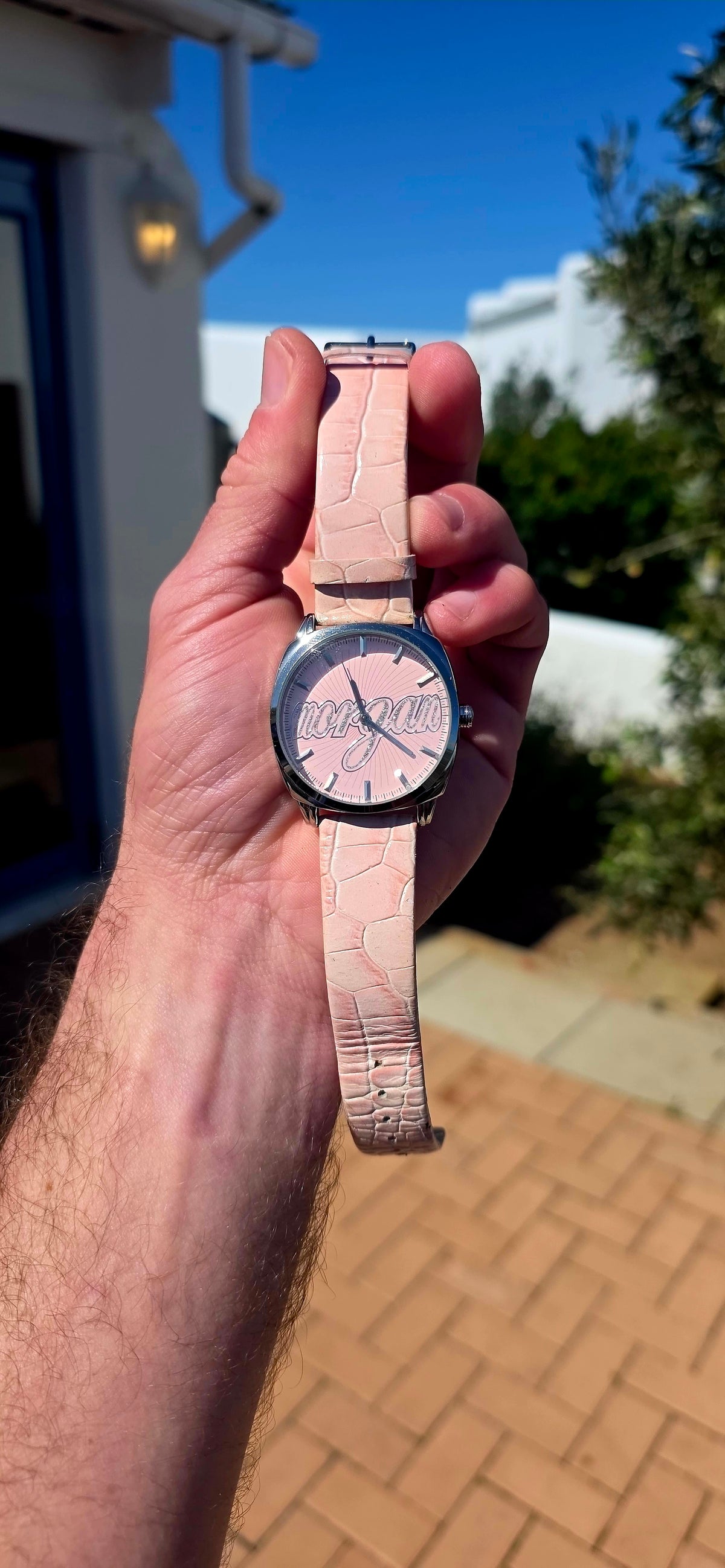 Ohhh this is wonderfully Y2K! A fabulous ladies’ designer quartz watch by French fashion label Morgan de Toi, combining a wonderfully feminine candyfloss-pink palette with a bold oversized dial.