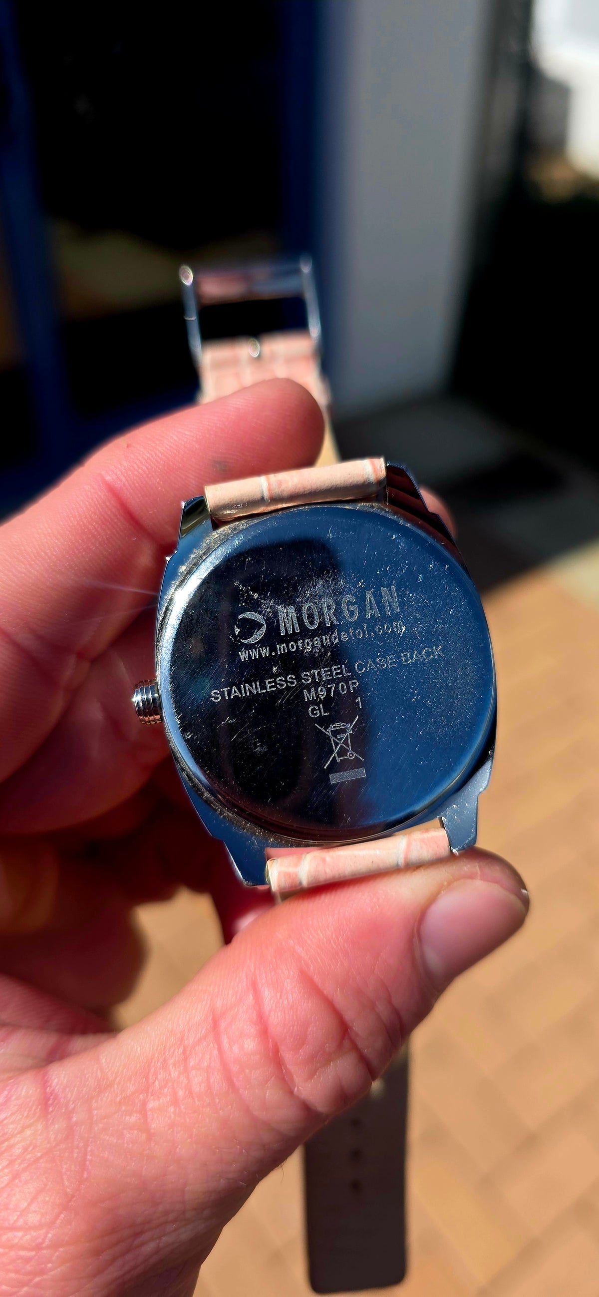 Ohhh this is wonderfully Y2K! A fabulous ladies’ designer quartz watch by French fashion label Morgan de Toi, combining a wonderfully feminine candyfloss-pink palette with a bold oversized dial.