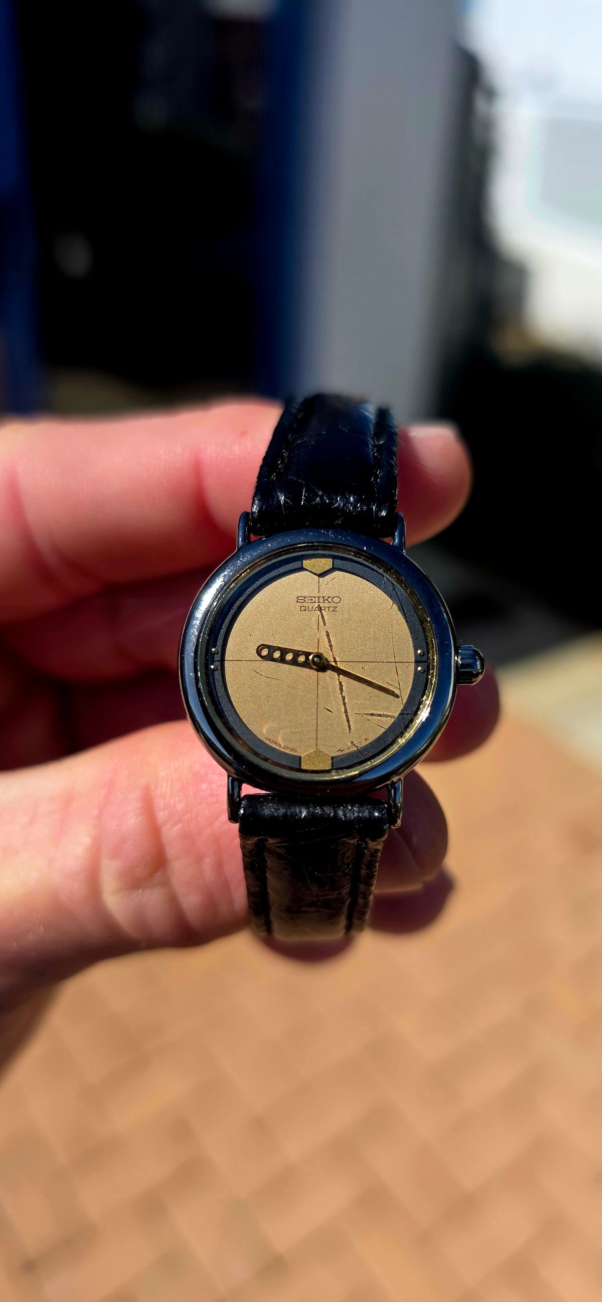 Such a fabulous piece of 1980s Seiko! Dating to circa 1986, this elegant ladies’ quartz watch has that wonderfully understated Japanese vintage styling that has become increasingly collectible.