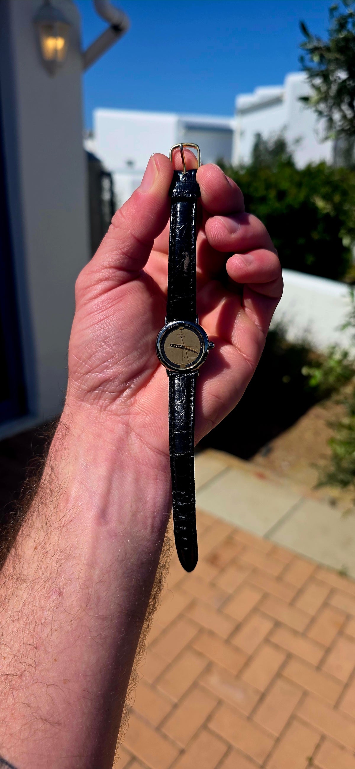 Such a fabulous piece of 1980s Seiko! Dating to circa 1986, this elegant ladies’ quartz watch has that wonderfully understated Japanese vintage styling that has become increasingly collectible.
