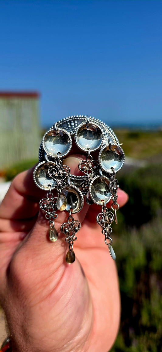 A truly gorgeous piece of traditional Norwegian jewellery! This vintage 830 silver Sølje wedding brooch was handcrafted by Norwegian silversmith Leif Johan Hansen of Bergen.