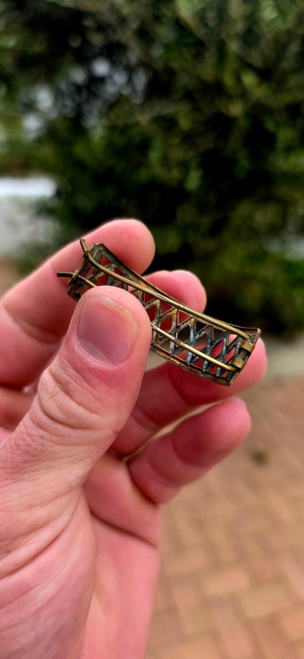Dating to the Edwardian era, circa 1900–1910s, this fabulous antique brass hair clip is the first example of its kind I’ve ever managed to find!