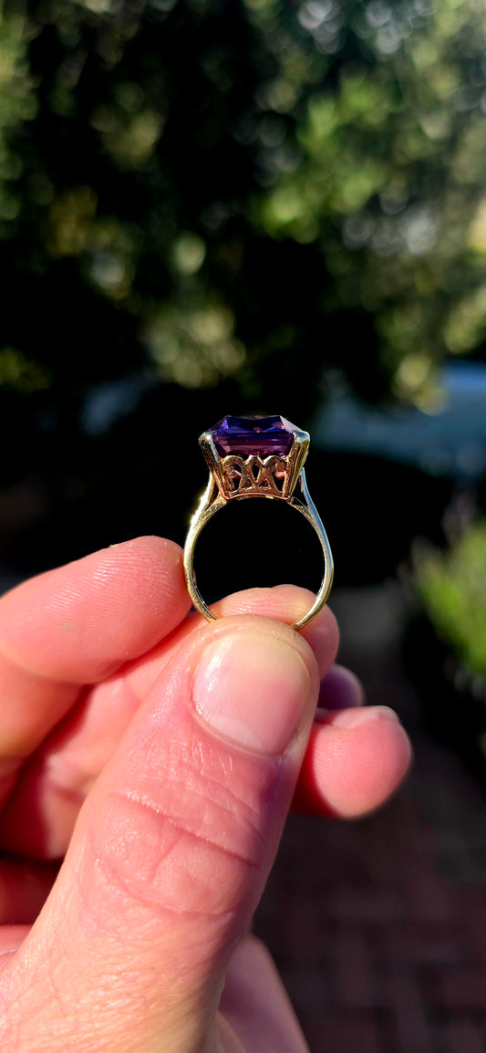 Fabulous and chunky Vintage 1960s Solid 9ct Gold & Natural Amethyst Cocktail Ring, made in London circa 1964 by Albert John Watts and hallmarked accordingly.