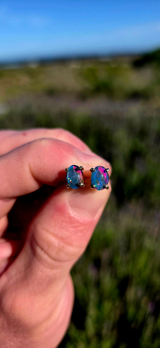 Gorgeous Vintage Pair of Solid 9ct Yellow Gold & Generously Sized Oval Opal Triplet Cabochon Stud Earrings.