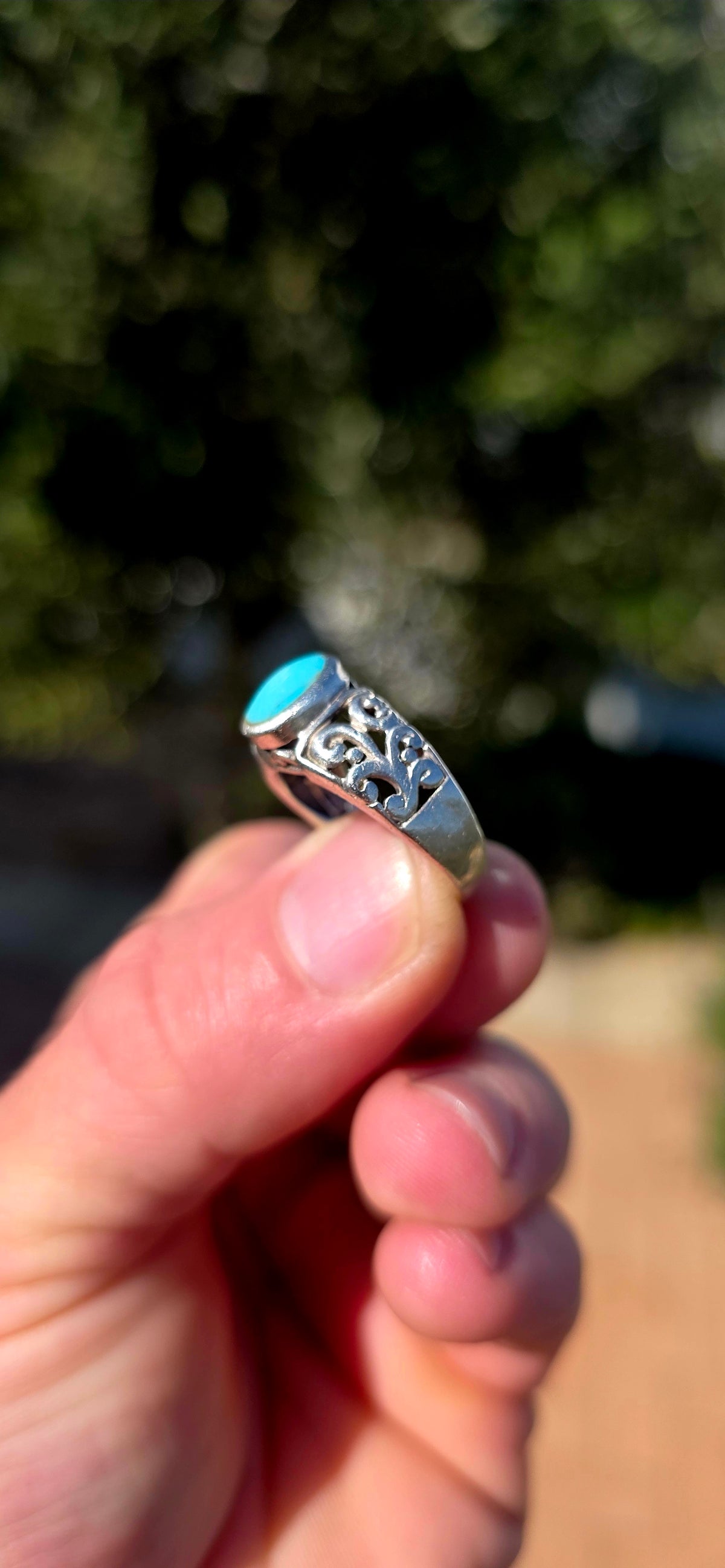 A fabulous Sterling Silver & Turquoise Ring, centred with a gorgeous oval turquoise cabochon in the most dreamy blue colour.