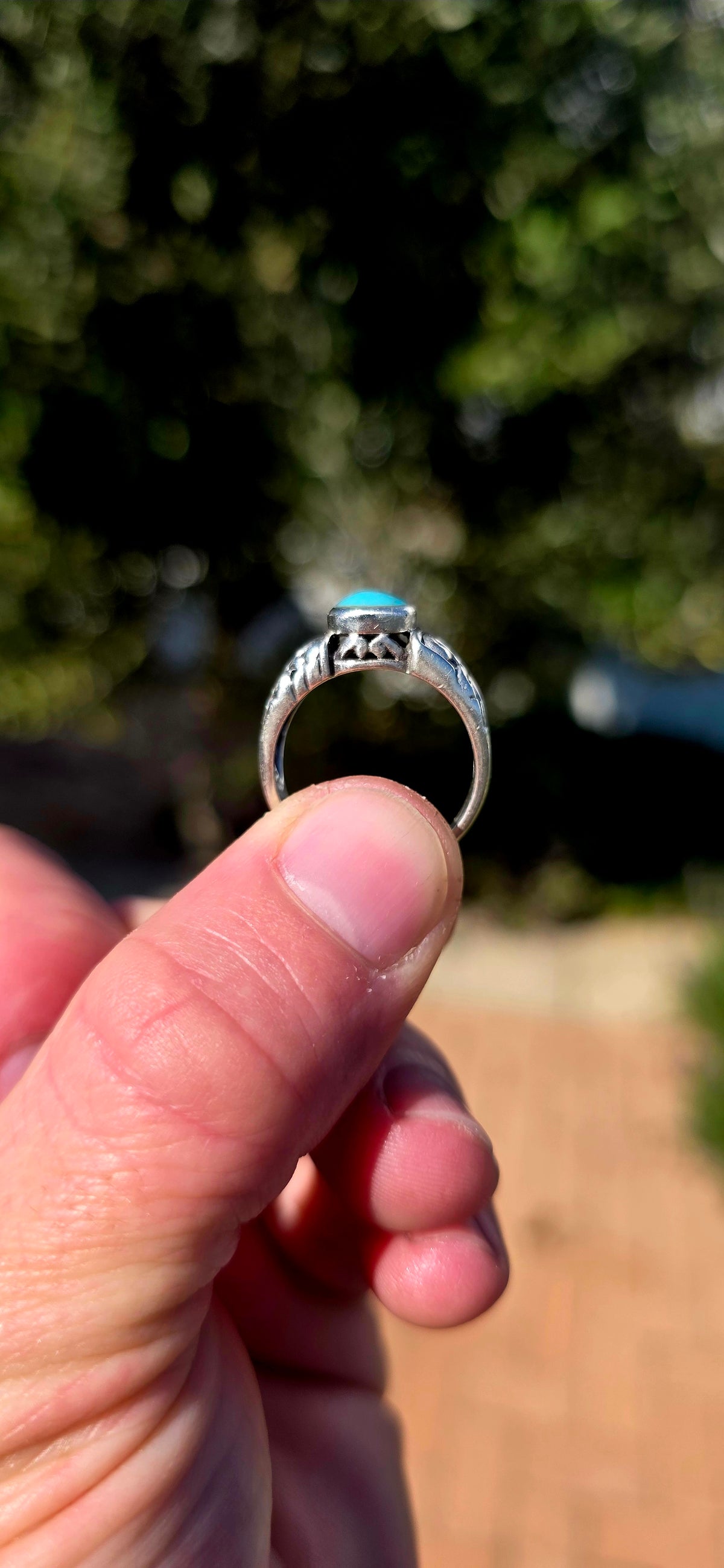 A fabulous Sterling Silver & Turquoise Ring, centred with a gorgeous oval turquoise cabochon in the most dreamy blue colour.