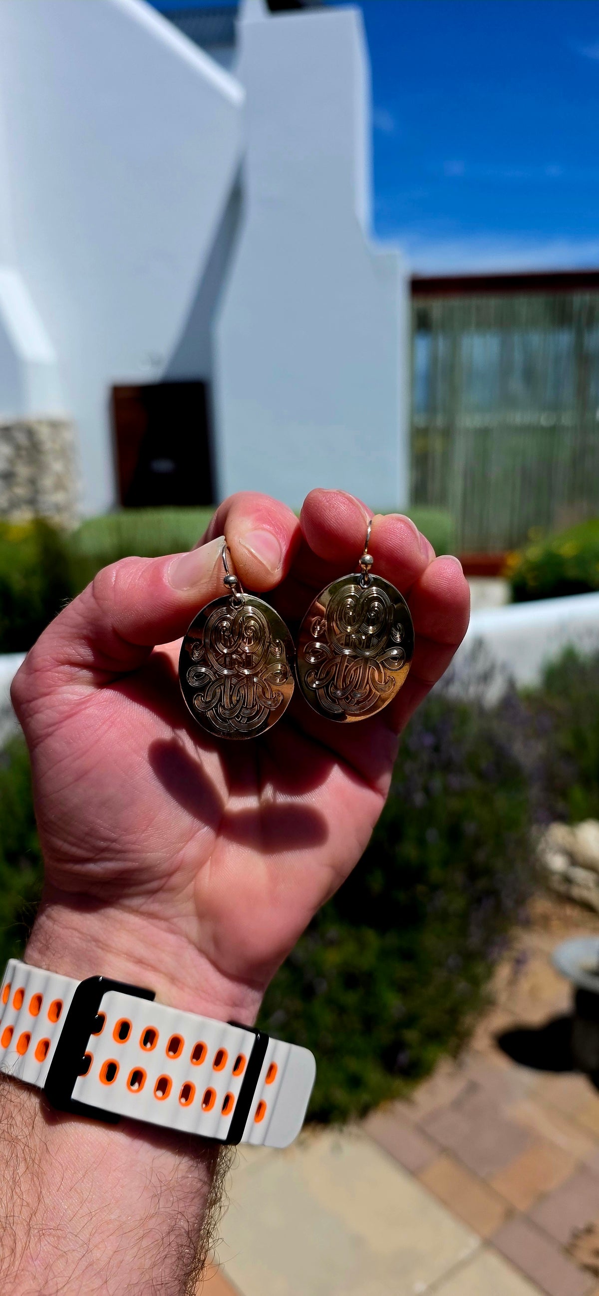 A stunning pair of vintage French designer costume earrings by Gas Bijoux, from the brand’s earlier creations!