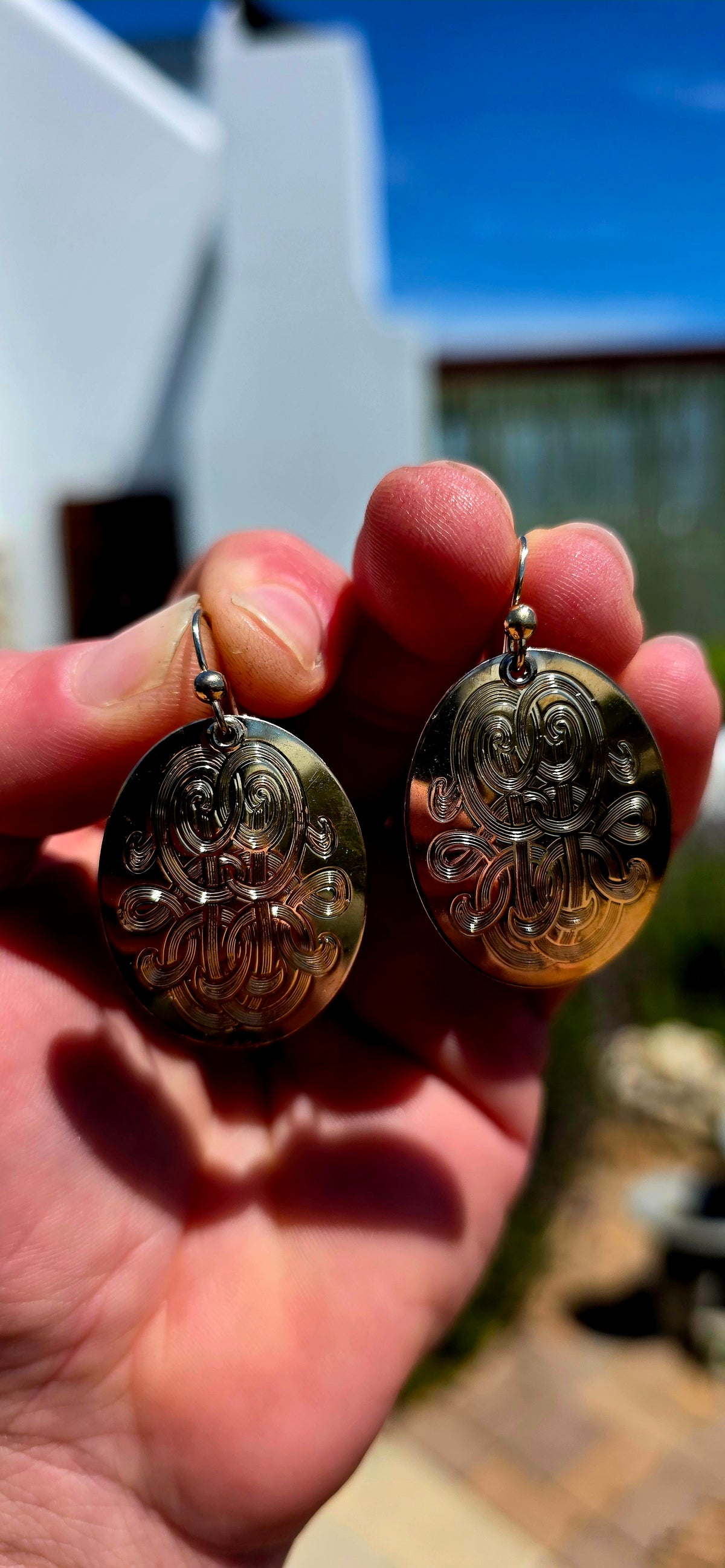 A stunning pair of vintage French designer costume earrings by Gas Bijoux, from the brand’s earlier creations!