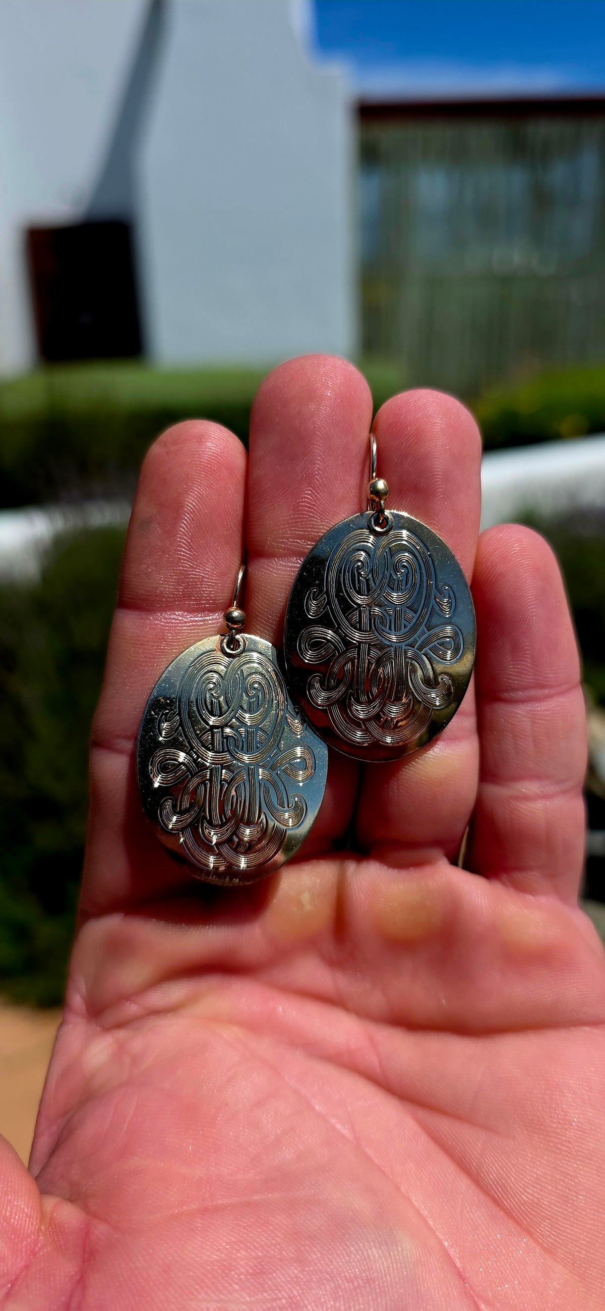 A stunning pair of vintage French designer costume earrings by Gas Bijoux, from the brand’s earlier creations!