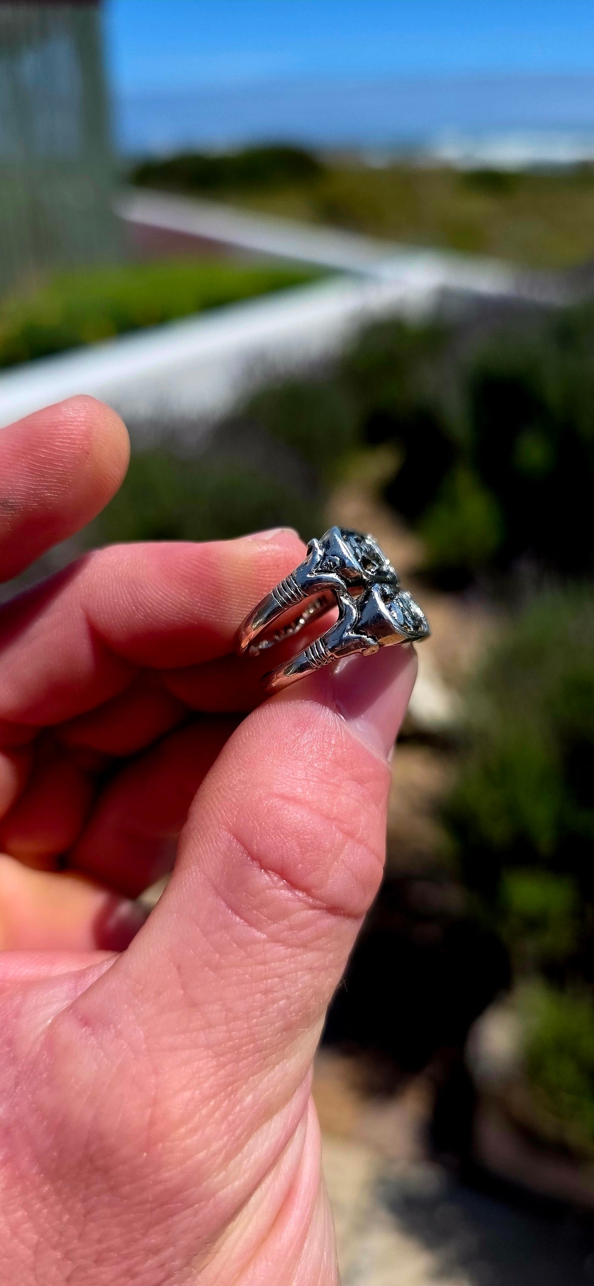 A wonderfully unusual vintage sterling silver ring dating to circa 1976, associated with the legendary Treasures of Tutankhamun exhibition era at the Metropolitan Museum of Art in New York.