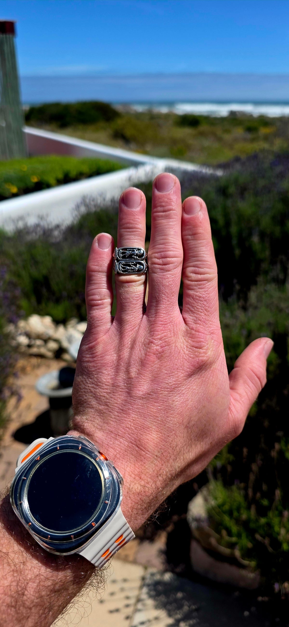 A wonderfully unusual vintage sterling silver ring dating to circa 1976, associated with the legendary Treasures of Tutankhamun exhibition era at the Metropolitan Museum of Art in New York.