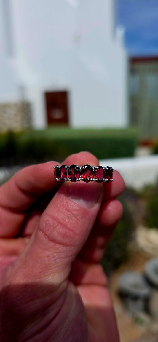 Absolutely GORGEOUS full eternity ring, dressed in the most enchanting shades of raspberry red and rich wine!!