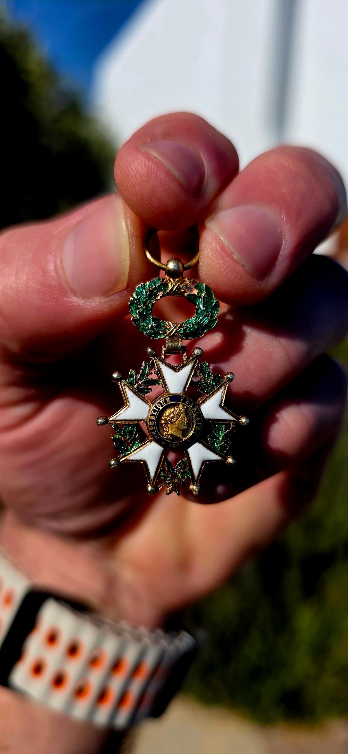 A beautifully detailed miniature French Légion d'Honneur (Legion of Honour) decoration, crafted in silver with gold plating and exquisite colourful enamel work!