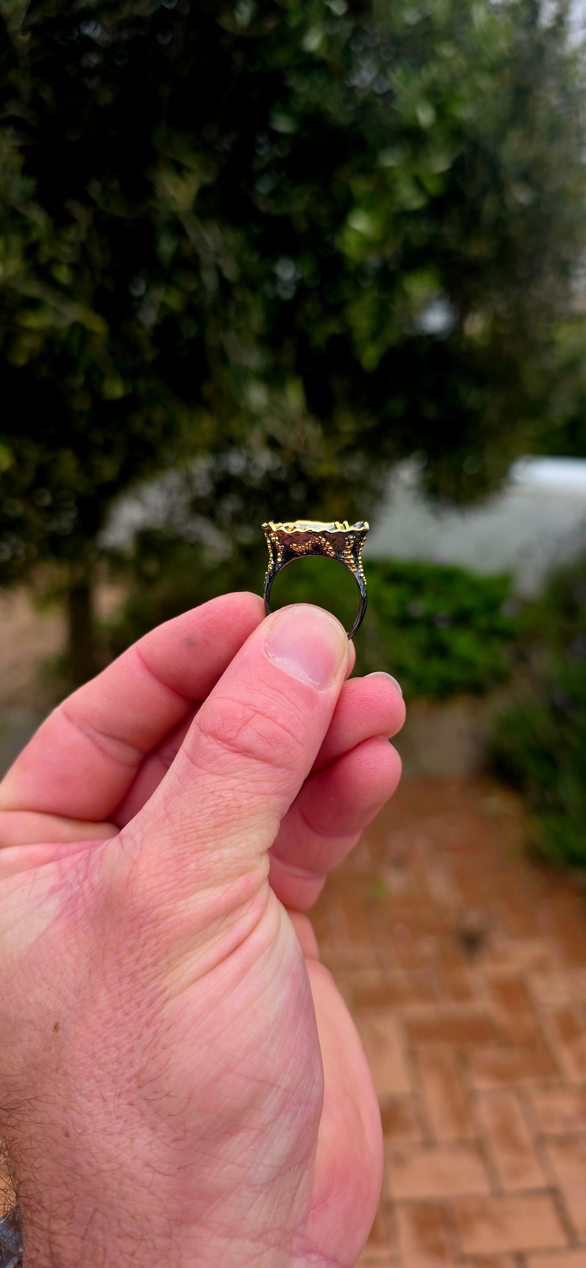 An absolutely fabulous, chunky artisan-made sterling silver statement ring, combining sculptural Brutalist-inspired design with beautiful gemstones and touches of luxurious 18ct yellow gold!