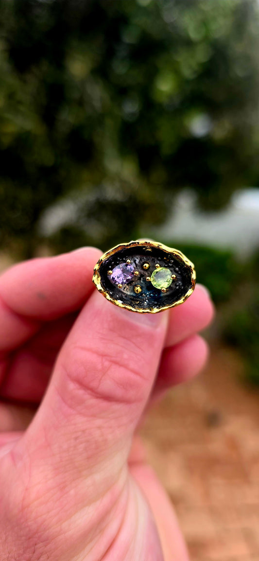 An absolutely fabulous, chunky artisan-made sterling silver statement ring, combining sculptural Brutalist-inspired design with beautiful gemstones and touches of luxurious 18ct yellow gold!