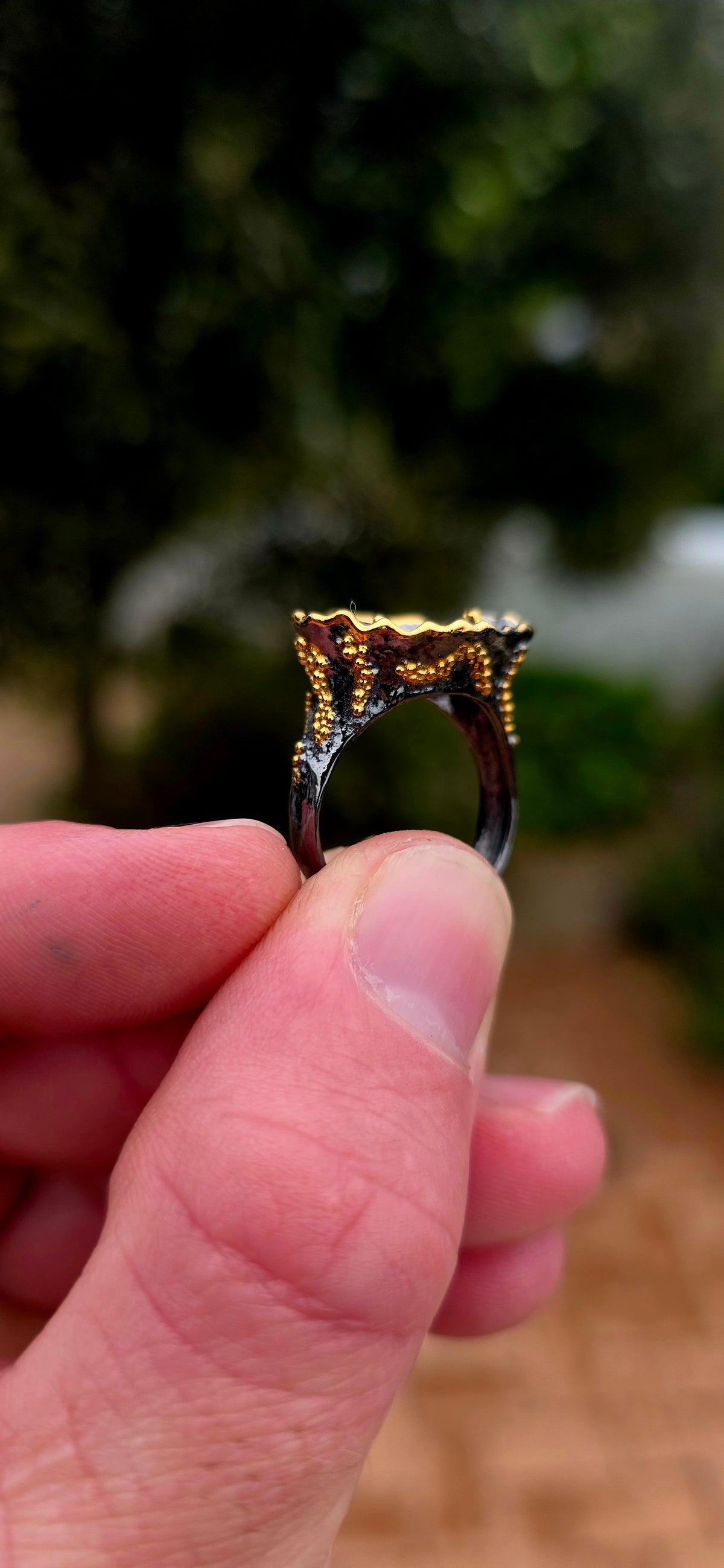 An absolutely fabulous, chunky artisan-made sterling silver statement ring, combining sculptural Brutalist-inspired design with beautiful gemstones and touches of luxurious 18ct yellow gold!