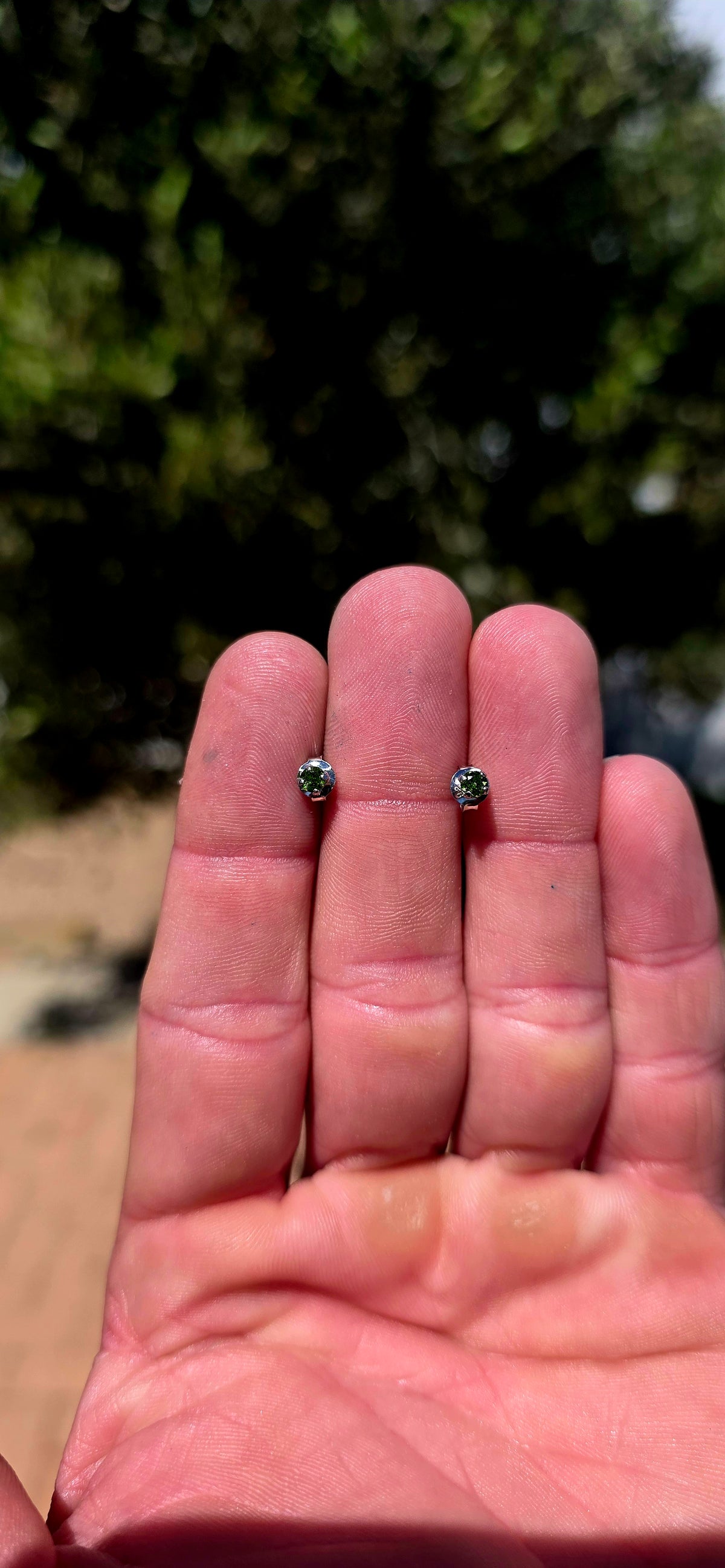 Petite, minimal and beautifully UNISEX — these little beauties deliver the most incredible pop of vivid green without any fuss!